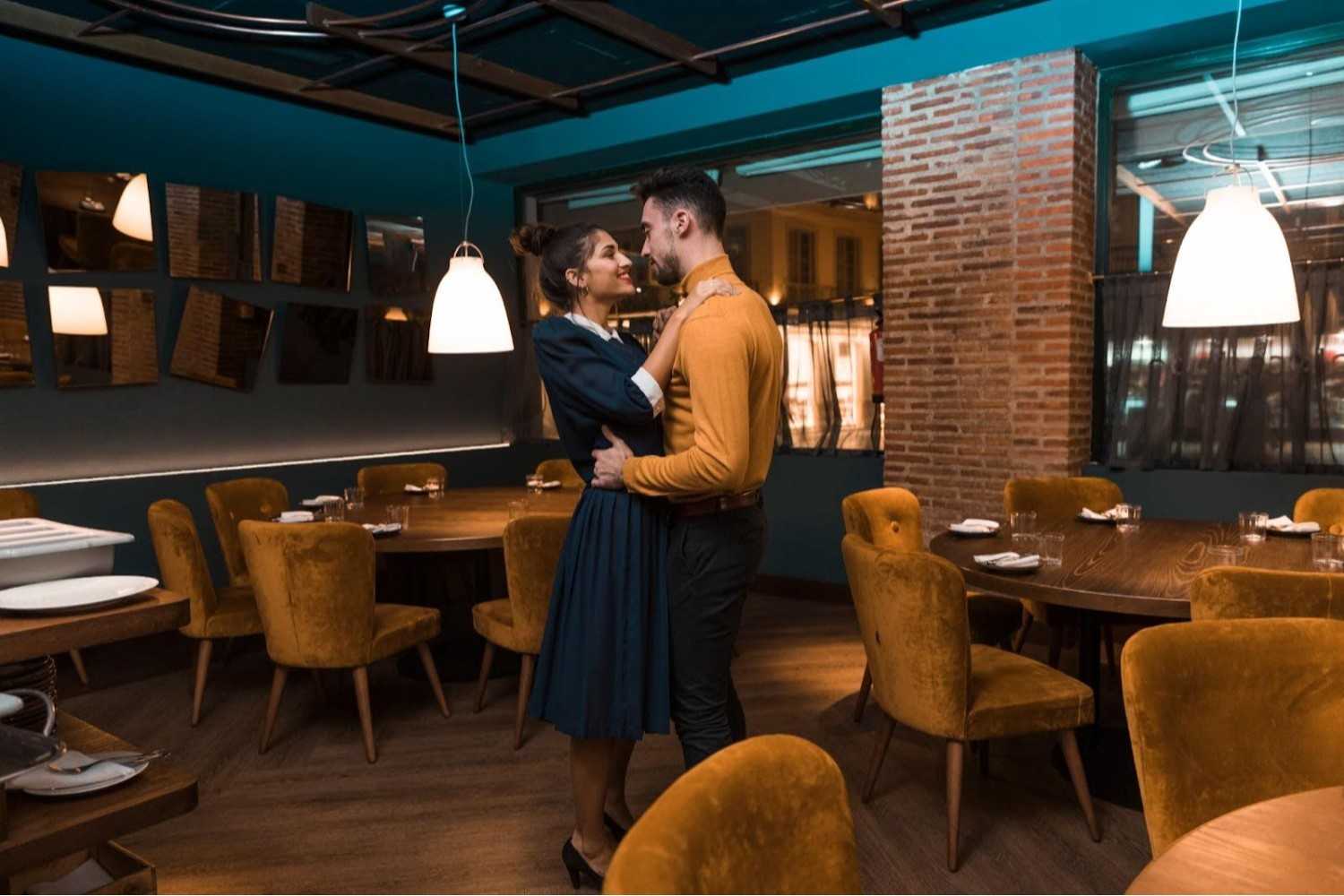 couple at a restaraunt